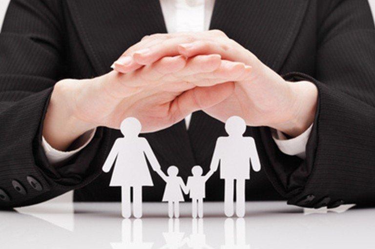 Stos papieru i&nbsp;długopis